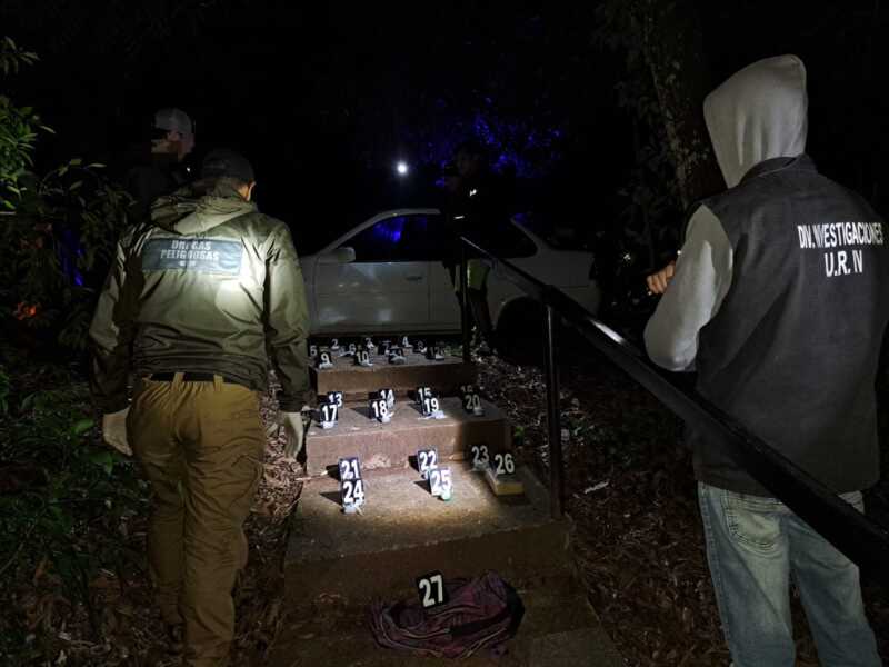 Marihuana, cocaína y cultivos ilegales: así fueron los operativos que sacudieron el norte misionero 2 Marihuana, cocaína y plantaciones clandestinas fueron incautadas en un amplio despliegue de seguridad en Misiones.