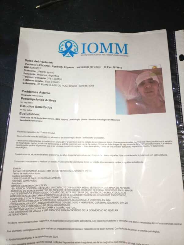 El joven misionero fue operado tres veces de un tumor cerebral y su familia solicita ayuda para solventar los gastos en Buenos Aires.