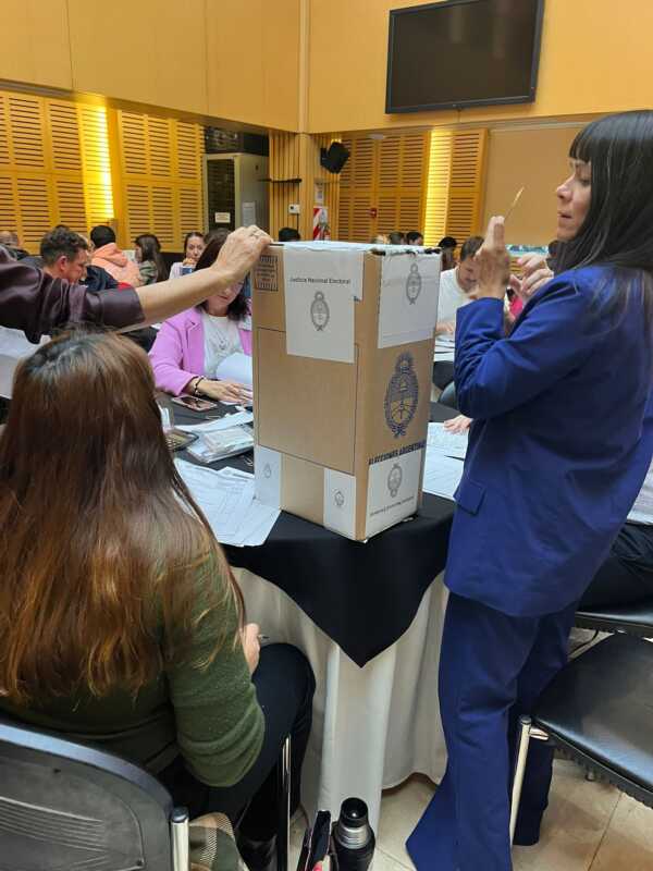 Soczyuk resaltó el trabajo de capacitación de las autoridades de mesa y la madurez cívica de los votantes.