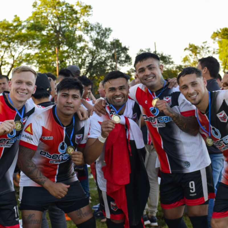 Ex Alumnos 185 se consagró campeón del Apertura 2025 de Oberá 5 - 4
