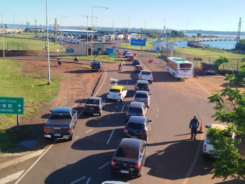 120.000 personas cruzaron la frontera entre Encarnación y Posadas durante las fiestas 2 fila puente posadas encarnacion 3 - 1