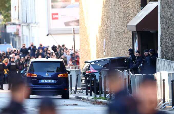 Francia: Nicolas Sarkozy ingresó en prisión para cumplir una condena de cinco años 6 francia - 5
