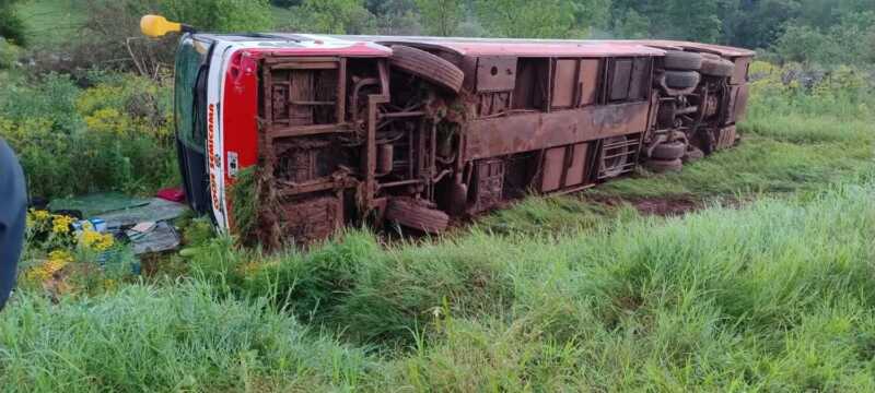 Demoraron a dos automovilistas, investigados por el vuelco de un colectivo en Garuhapé 1 garuhape vuelco