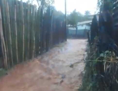 Vecinos de Garupá reclaman falta de asistencia tras inundaciones: “Son más de 17 familias afectadas” 4 garupa inundacion - 3