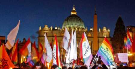 La Iglesia católica italiana reconoce a la comunidad LGBTQ como parte de la comunidad cristiana iglesia católica italiana contra la homofobia