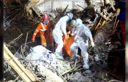 Tragedia en Indonesia: asciende a 53 el número de muertos tras el colapso de un edificio escolar indonesia
