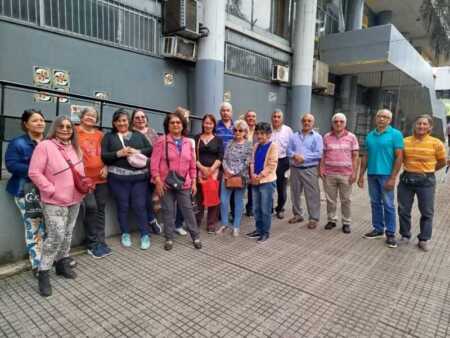 Jubilados municipales de Posadas reclaman por la movilidad adeudada de 2024 Posadas jubilados