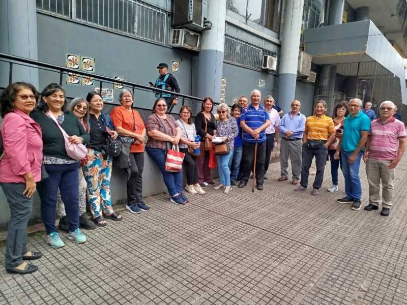 Jubilados municipales de Posadas reclaman por la movilidad adeudada de 2024 2 jubilados municipales posadas 2 - 1