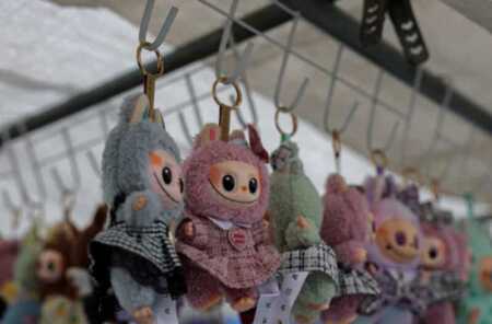 Australia: detienen a un hombre acusado de robar muñecos Labubu de colección labubu 1 - 2