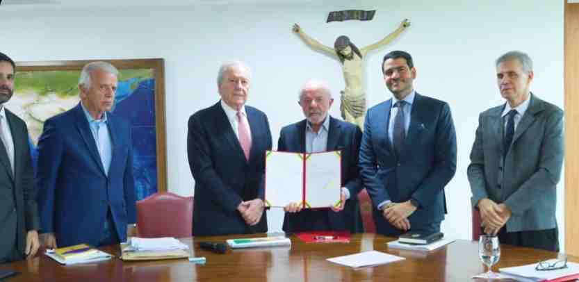 Lula firmó proyecto de ley contra las organizaciones criminales y lo envía al Congreso tras la masacre en Río de Janeiro 1 El presidente de Brasil, Lula da Silva, firmó este viernes 31 de octubre un proyecto de ley contra las organizaciones criminales.