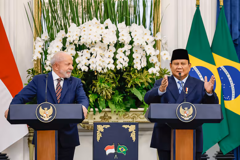 El presidente de Brasil, Luiz Inácio Lula da Silva, y el presidente de Indonesia, Prabowo Subianto.