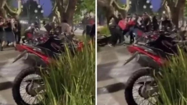 Choque de bandas de motoqueros en el centro de La Plata termina con armas secuestradas y detenidos 1 motoqueros