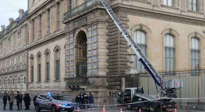 Francia: detienen a dos sospechosos por el millonario robo de joyas en el Museo del Louvre 4 museo2 - 3