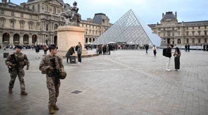 Francia: detienen a dos sospechosos por el millonario robo de joyas en el Museo del Louvre 6 museo3 - 5
