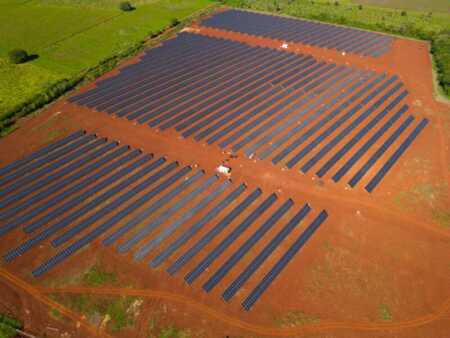 Histórico avance energético en Oberá: la generación solar crece, aunque la red sigue en tensión Con más de 15 mil paneles solares instalados, el Parque Solar de Oberá marca un antes y un después en la generación de energía limpia en Misiones.