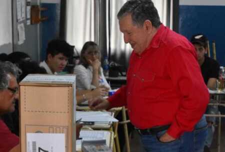 Ramón Puerta votó en Apóstoles e invitó a los misioneros ”a votar con esperanza“ ramon puerta 1 1 - 3