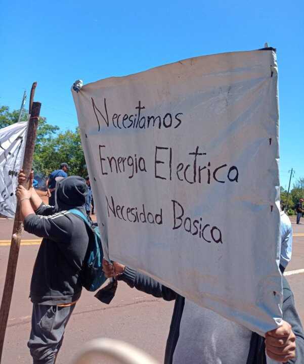 Vecinos de Mado cortan la ruta 12: exigen servicios básicos y regularización de tierras 3 mado