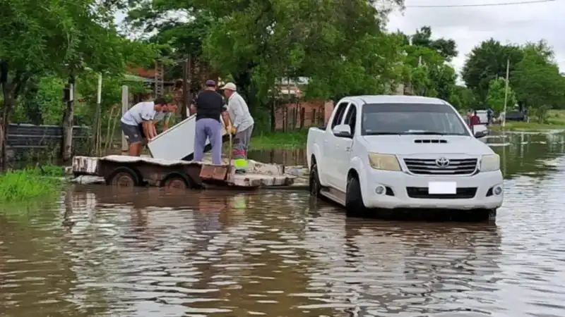 Emergencia hídrica en San Luis del Palmar: vecinos trasladados al SUM municipal tras la saturación del albergue Mbaya Soto. Foto: El Litoral.