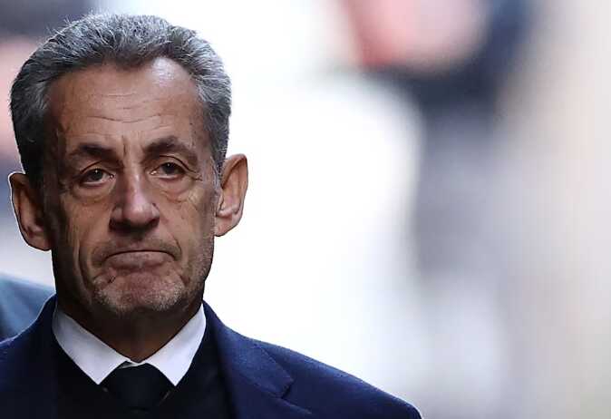 Francia: Nicolas Sarkozy ingresó en prisión para cumplir una condena de cinco años 4 sarkozy - 3