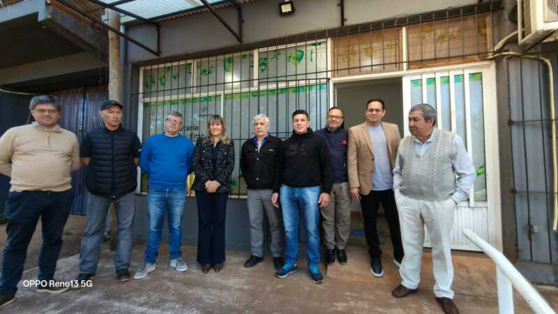 Acuerdo en Forestadora Tapebicuá garantiza ingresos y tranquilidad a 400 familias en Virasoro 1 El acuerdo firmado entre trabajadores, empresa y Gobierno provincial garantiza estabilidad laboral y pagos atrasados.