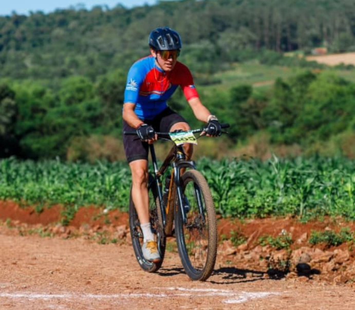El misionero Martín Vogler, campeón de ciclismo en Paraguay 5 582094043 25612726588332254 9114202852388653637 n - 4