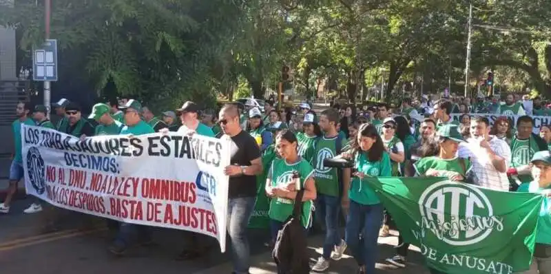 ATE reúne a los sindicatos estatales para definir acciones contra la reforma laboral impulsada por el Gobierno 3 La reforma laboral afecta a organismos públicos clave como ANSES, PAMI y Hospital Garrahan, advierte ATE.