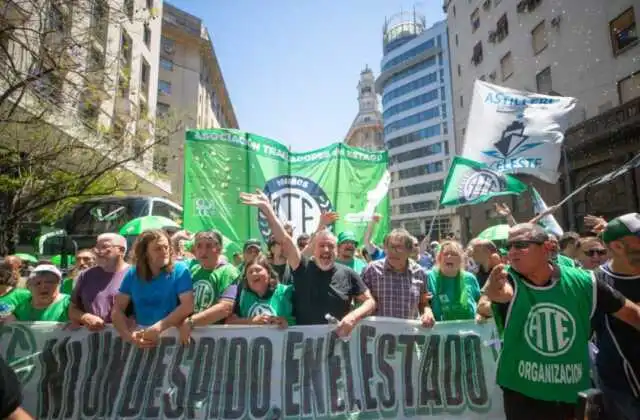 ATE reúne a los sindicatos estatales para definir acciones contra la reforma laboral impulsada por el Gobierno 2 Movilizaciones y medidas gremiales serán coordinadas por ATE para defender derechos de trabajadores estatales.