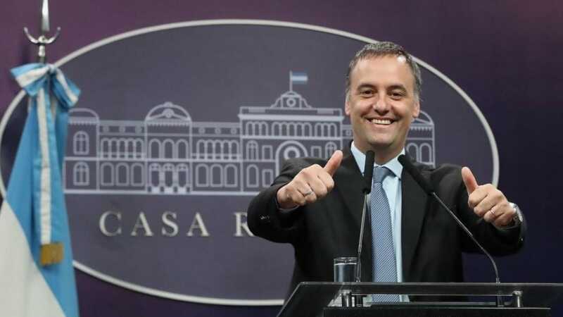 La oposición ausente y la moral pública en retroceso 2 Adorni