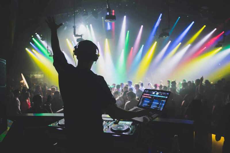 Con convenios y servicios en cuotas, DJ cierran el 2025 con menos recepciones y fiestas “ajustadas” eventos fiestas posadas