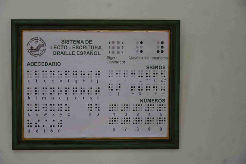 La Cámara de Representantes inauguró una muestra por los 200 años del sistema Braille 8 DSC 2003 - 7