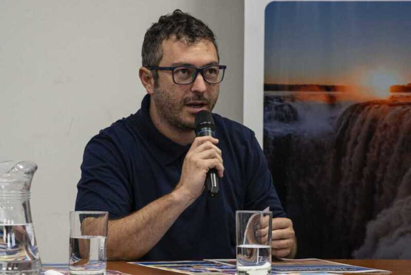 Carnavales en Misiones 2026: Scherer confirmó el calendario y anunció el lanzamiento provincial 2 El Ministerio de Turismo de Misiones apuesta a la presencialidad con un Hot Sale turístico que busca dinamizar el consumo interno.