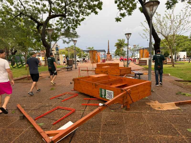 La tormenta obligó a suspender la Feria de Turismo de Misiones 2 Feria