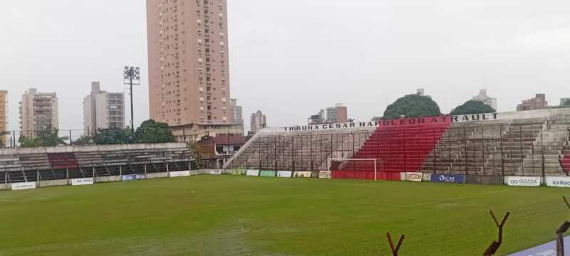 La lluvia frenó el clásico: Guaraní vs. Brown se reprograma para este lunes 1 Guaraní