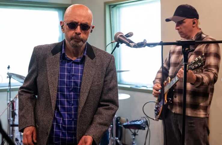 El Indio Solari volvió al estudio junto a Los Fundamentalistas del Aire Acondicionado indio