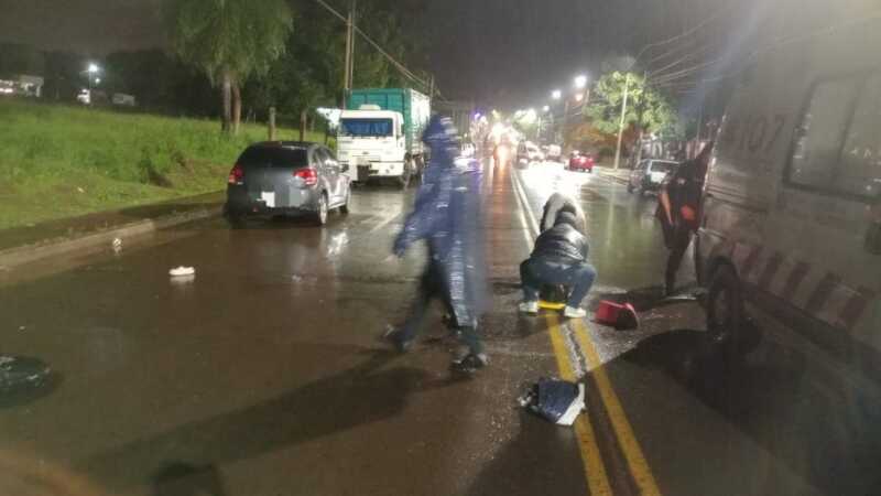 Dos accidentes en menos de 30 minutos dejaron jóvenes lesionados en Misiones 2 La lluvia del sábado provocó accidentes en Posadas y Oberá