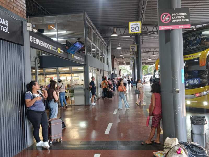 Poco movimiento en la terminal de ómnibus de Posadas: “El factor económico influye” 3 Bajo flujo de pasajeros marca el inicio del feriado en la Terminal de Posadas