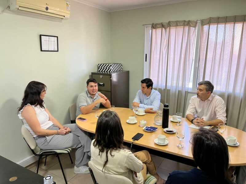 Convenio entre Preservar Nuestros Orígenes y la UCP para prevenir el suicidio en escuelas de Posadas 3 Prevención del suicidio: la UCP y Preservar Nuestros Orígenes firma convenio para llevar capacitaciones a escuelas de Posadas