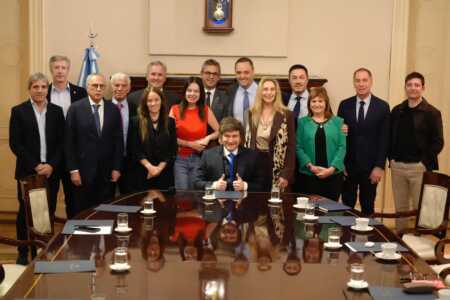 Milei prepara una nueva convocatoria a gobernadores tras reunión clave con su gabinete Milei - candidaturas