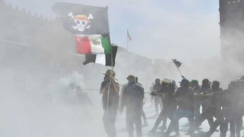 Violencia en CDMX: más de 120 heridos en protestas frente al Palacio Nacional 2 Nacional