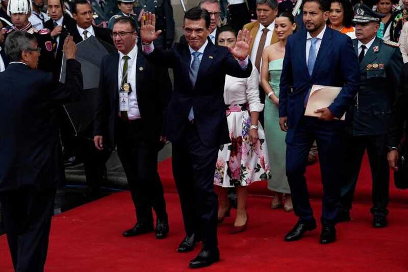 Rodrigo Paz asumió en Bolivia con un mensaje contundente: “Se terminó el aislamiento ideológico” 3 PAZ