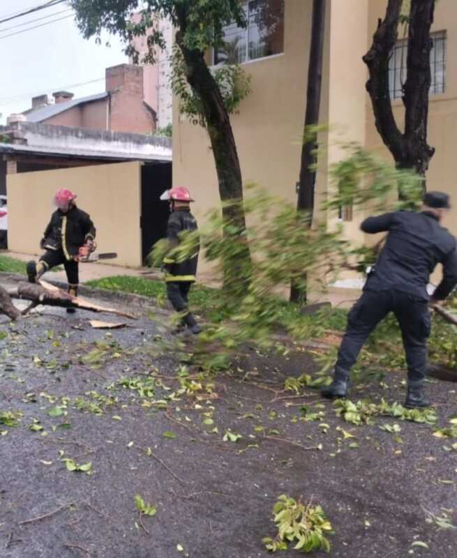 Tormenta ocasiono destrozos en varios puntos de la provincia 6 Posadas