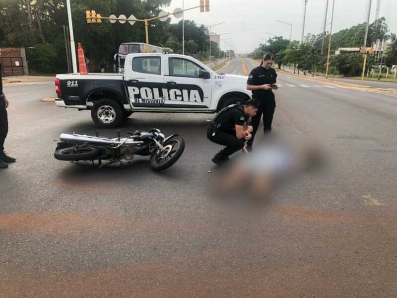 Posadas: un motociclista terminó hospitalizado tras chocar con un colectivo Posadas