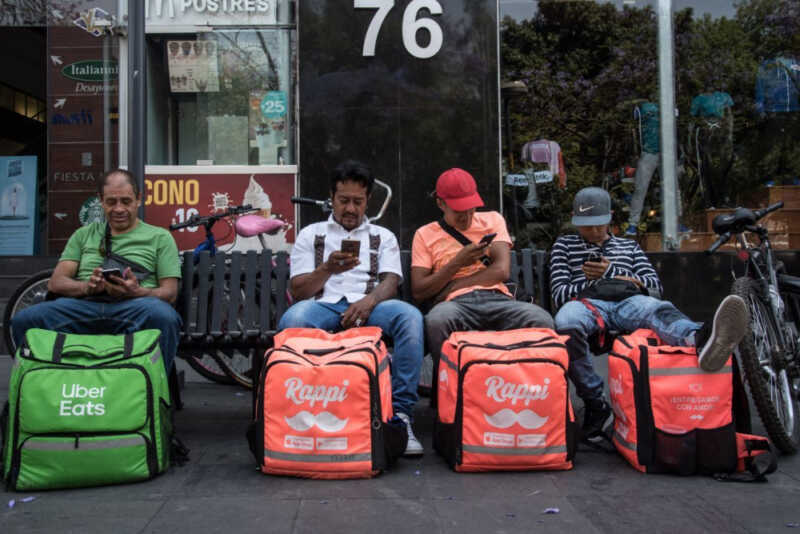 Repartidores de plataformas: cuántos pedidos necesitan para cubrir la Canasta Básica Repartidor