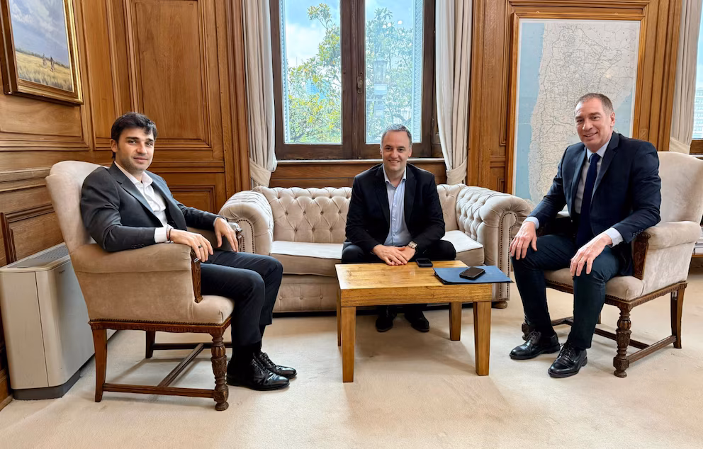Diego Santilli jurará como ministro del Interior ante Javier Milei este martes 4 Santilli y Nacho Torres - 3