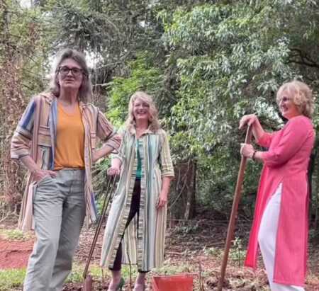 Tres hermanas unidas por la costura y el amor de una madre que sigue presente en cada prenda.