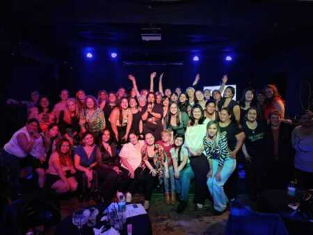 “Terapia de Desahogo”: una noche para cantar, bailar y liberar tensiones en Posadas terapia de desahogo posadas