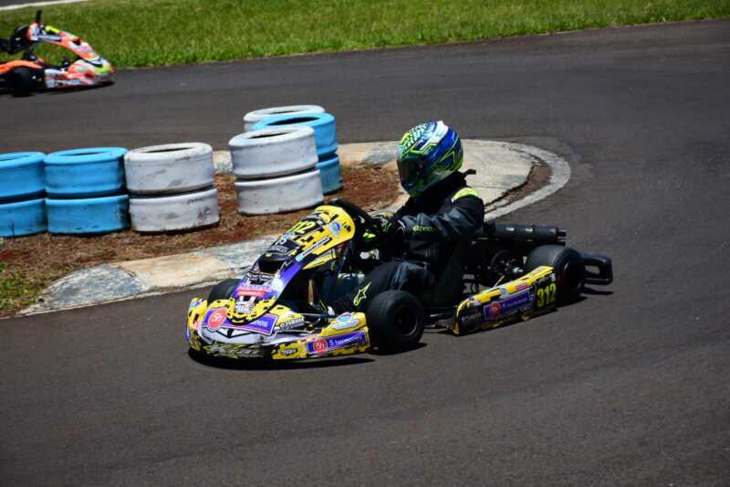 Misionero de Karting: la 8ª fecha dejó emoción, ganadores y definiciones en suspenso 5 WhatsApp Image 2025 11 10 at 07.22.48 1 - 4