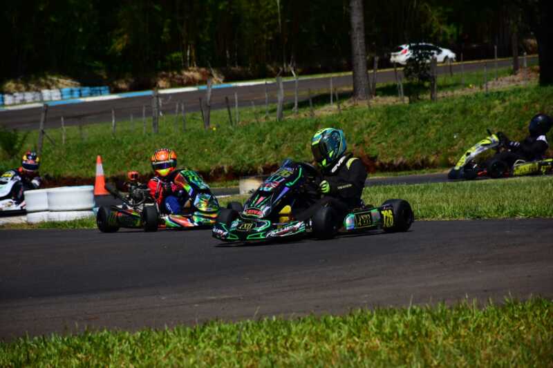 Misionero de Karting: la 8ª fecha dejó emoción, ganadores y definiciones en suspenso Misionero de Karting
