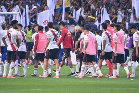 Arde la clasificación a las copas: Argentinos ganó y dejó a River en zona de Sudamericana River
