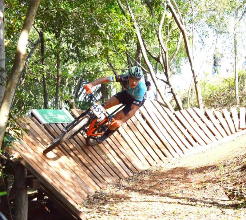 Ciclismo: El Campeonato Misionero de Mountain Bike cierra el año en Oberá 4 WhatsApp Image 2025 11 13 at 08.10.31 1 - 3